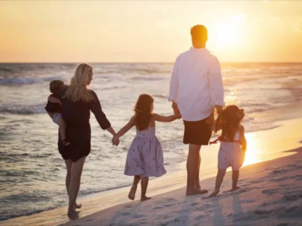 Family arriving on the Florida beach after completing the driving route from New York to Florida.