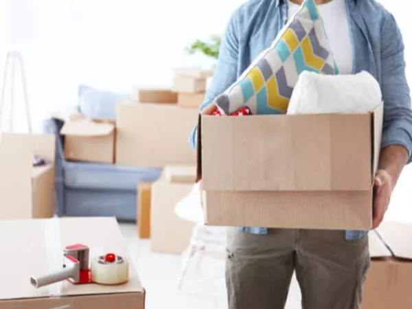 Person safely lifting a moving box.