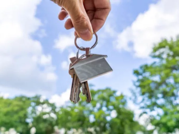 Ring of keys for a new home after hiring U-Pack for a budget-friendly out-of-state move.