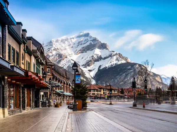 Scenic view of Alaskan town with mountains in the background.